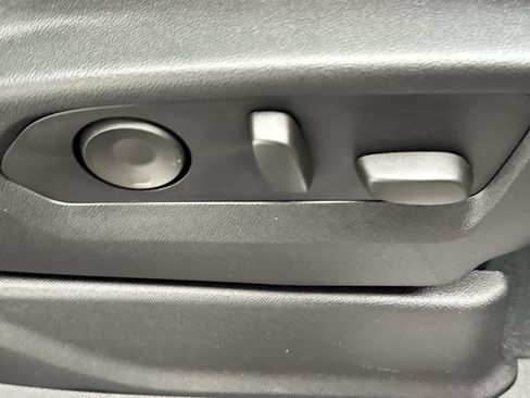 Used 2021 Chevrolet Suburban Premier image 29