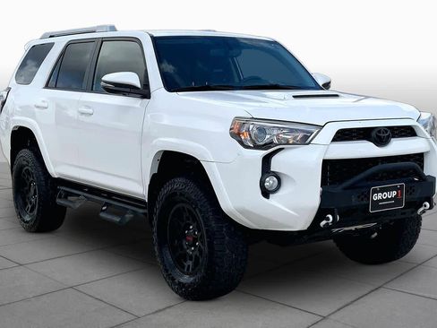 Used 2018 Toyota 4Runner SR5 Premium AWD/4WD image 2