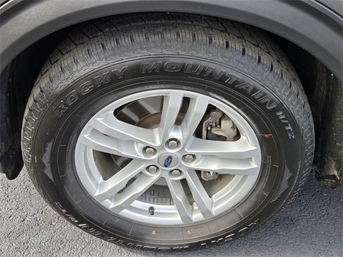 Used 2020 Ford Explorer XLT w/ Class III Trailer Tow Package image 18