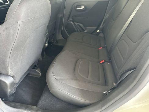 Used 2021 Jeep Renegade Latitude FWD image 29
