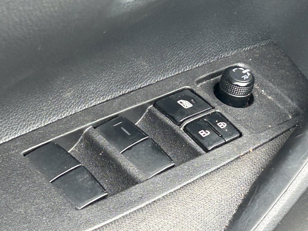 Used 2025 Toyota Corolla LE FWD image 21