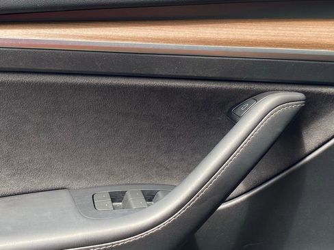 Used 2024 Tesla Model Y Long Range image 31