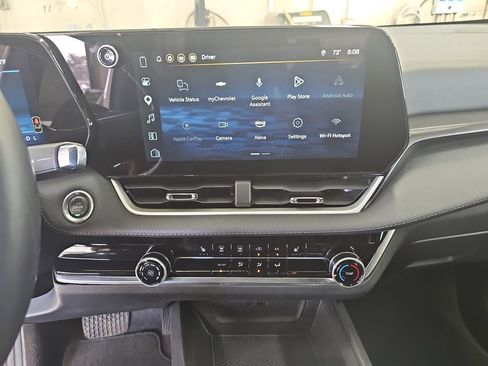 Used 2025 Chevrolet Equinox LT FWD image 19