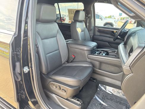 Used 2025 Chevrolet Suburban LT AWD/4WD image 25