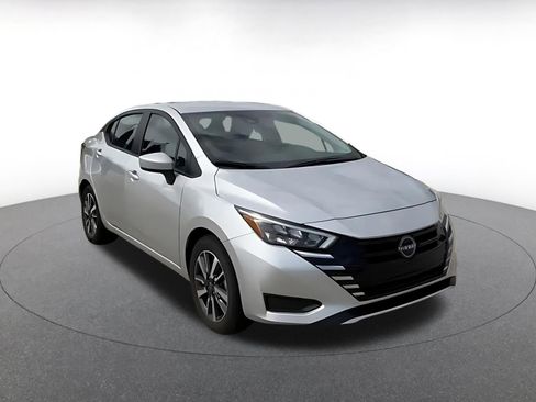 Used 2025 Nissan Versa SV FWD image 3