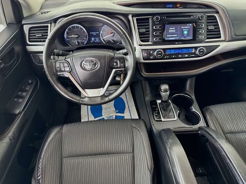 Used 2014 Toyota Highlander Plus FWD image 25