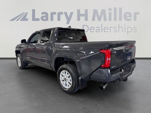 Certified 2025 Toyota Tacoma SR5 AWD/4WD image 3