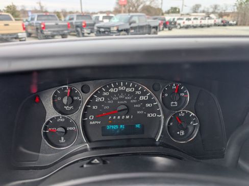 Used 2017 Chevrolet Express 2500 LT w/ LT Preferred Equipment Group image 15