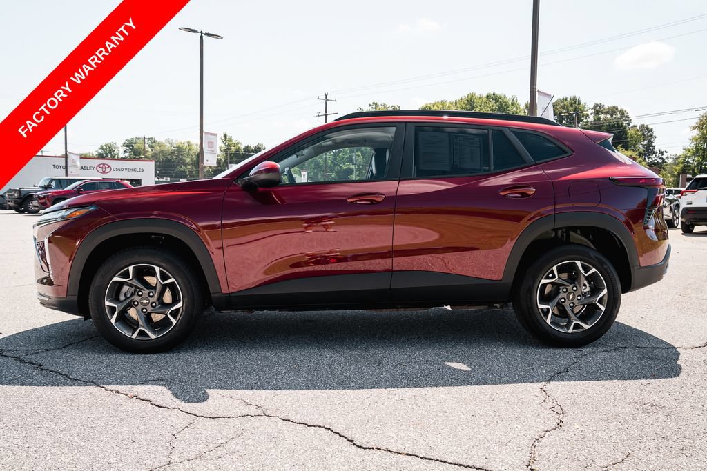 Used 2025 Chevrolet Trax LT FWD image 4