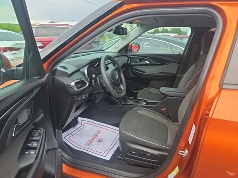 Used 2023 Chevrolet TrailBlazer LT w/ Convenience Package FWD image 6