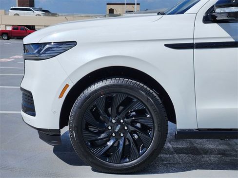 New 2025 Lincoln Navigator Reserve w/ Jet Appearance Package image 9