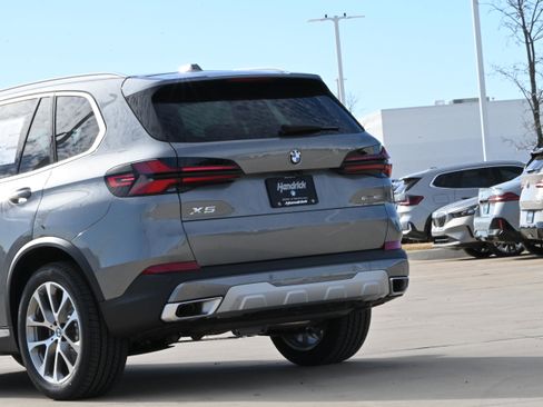 New 2026 BMW X5 sDrive40i image 5