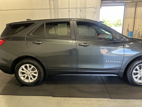Used 2020 Chevrolet Equinox LS w/ LS Convenience Package AWD/4WD image 4