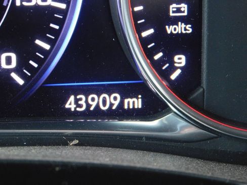 Used 2023 Chevrolet Traverse Premier w/ Redline Edition FWD image 39