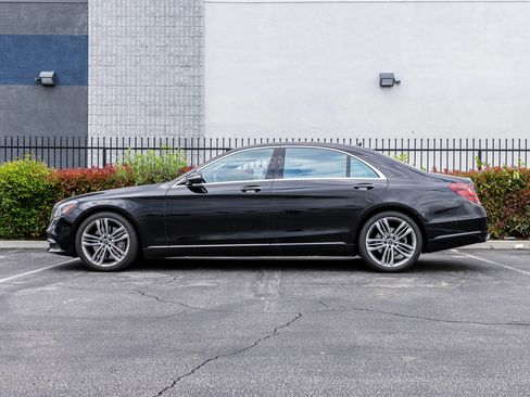 Used 2019 Mercedes-Benz S 560 Sedan image 3