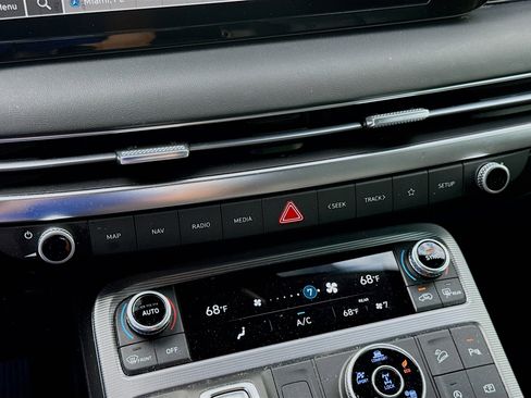 Used 2023 Hyundai Palisade Calligraphy image 13