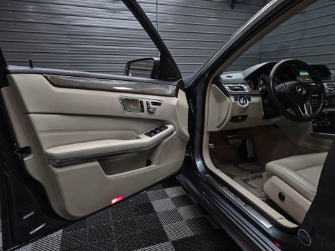 Used 2016 Mercedes-Benz E 350 Sedan image 33