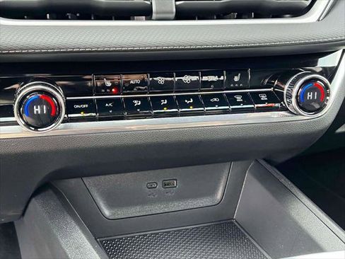 Used 2025 Chevrolet Equinox LT w/ Convenience Package II image 27