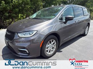 Used 2023 Chrysler Pacifica Touring-L FWD video 1