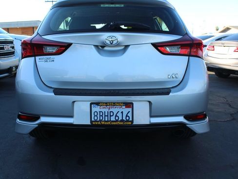 Used 2018 Toyota Corolla iM w/ Carpet Mat Package (TMS) FWD image 14
