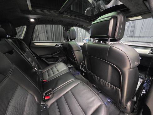 Used 2021 Porsche Macan Turbo AWD/4WD image 43