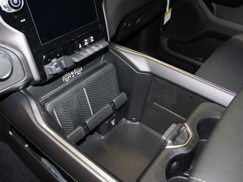 New 2026 RAM 1500 4x4 Crew Cab image 22