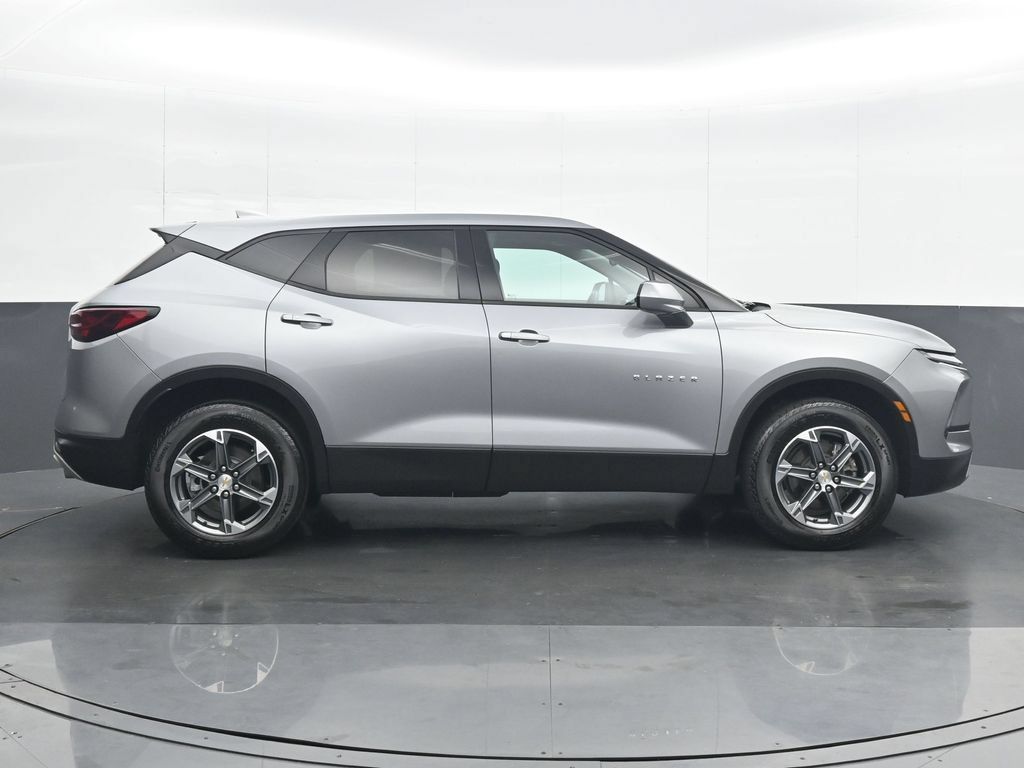Used 2025 Chevrolet Blazer LT FWD image 7