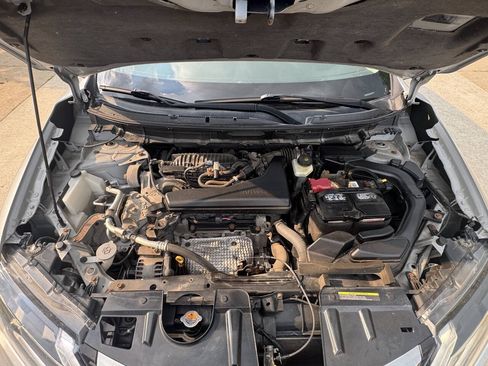 Used 2018 Nissan Rogue S AWD/4WD image 2