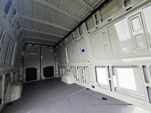 New 2026 Mercedes-Benz Sprinter 2500 image 18