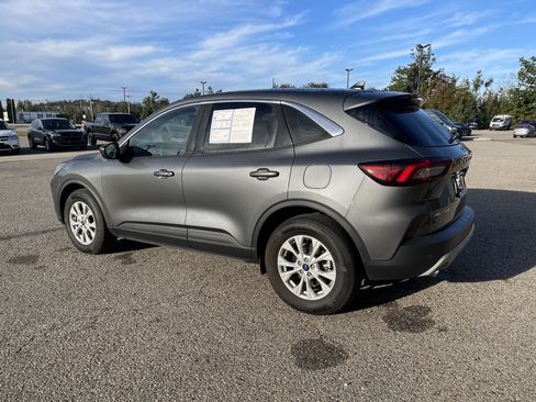 Used 2023 Ford Escape Active w/ Tech Pack #1 AWD/4WD image 6