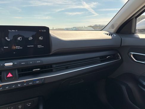 Used 2025 Kia K4 LXS image 36