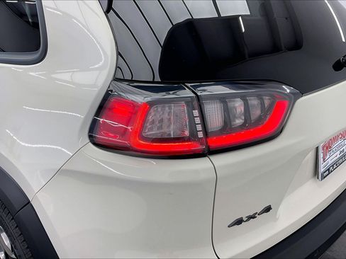 Used 2019 Jeep Cherokee Trailhawk w/ Cold Weather Group AWD/4WD image 29