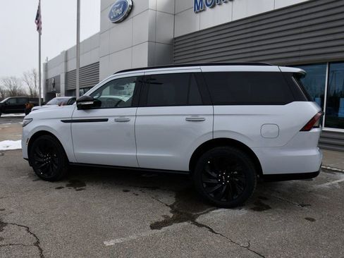 New 2026 Lincoln Navigator Reserve w/ Jet Appearance Package image 3