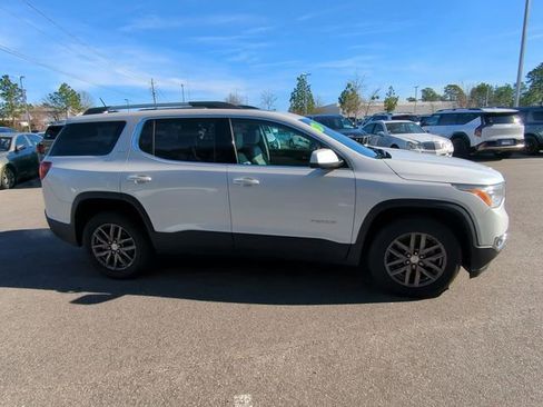 Used 2018 GMC Acadia SLT image 3