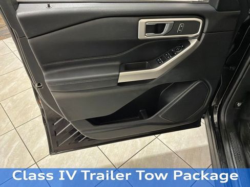 Used 2022 Ford Explorer XLT w/ Equipment Group 202A image 4