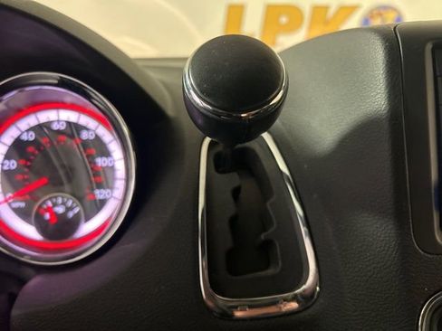 Used 2018 Dodge Grand Caravan SXT FWD image 21