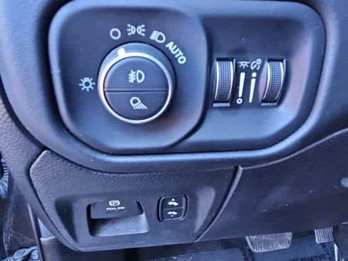 Used 2019 RAM 1500 Limited image 12