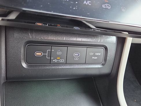 Used 2025 Hyundai Tucson Limited AWD/4WD image 16