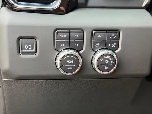 Used 2025 GMC Sierra 3500 Denali Ultimate AWD/4WD image 28