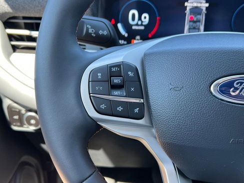 Used 2024 Ford Explorer XLT w/ Equipment Group 202A AWD/4WD image 19