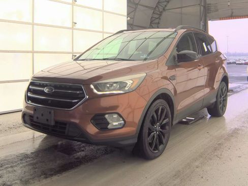 Used 2017 Ford Escape SE w/ Equipment Group 201A image 2