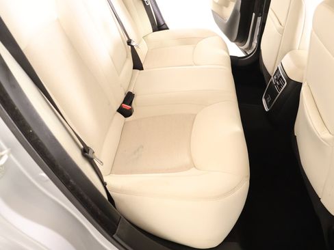 Used 2023 Chrysler 300 Touring w/ Sport Appearance Package RWD image 13