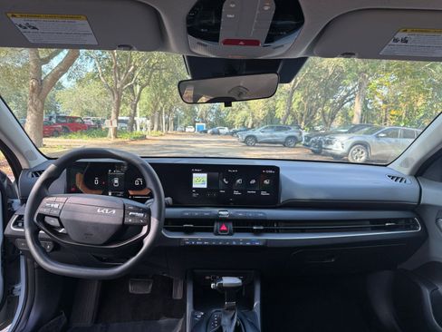Used 2025 Kia K4 LXS image 27