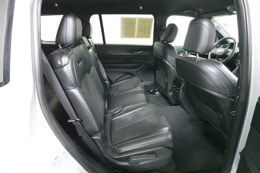 Used 2024 Jeep Grand Cherokee L Laredo AWD/4WD image 30