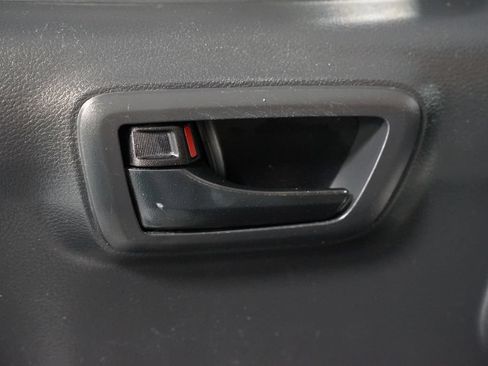 Certified 2023 Toyota Tacoma SR5 AWD/4WD image 33