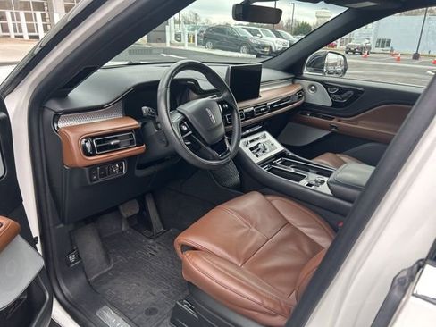Used 2023 Lincoln Aviator Grand Touring w/ Equipment Group 301A image 3