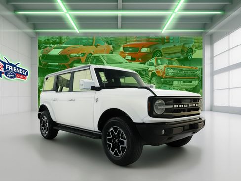 Used 2022 Ford Bronco Outer Banks image 1