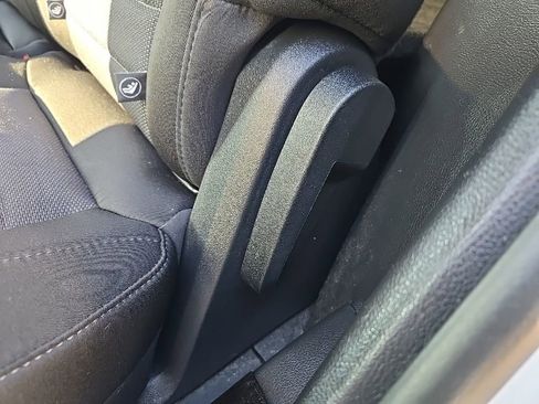 Used 2021 Ford Edge SE image 33