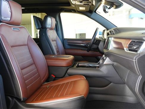 Used 2023 GMC Yukon XL Denali Ultimate image 16
