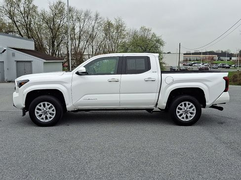 Certified 2024 Toyota Tacoma SR5 AWD/4WD image 4